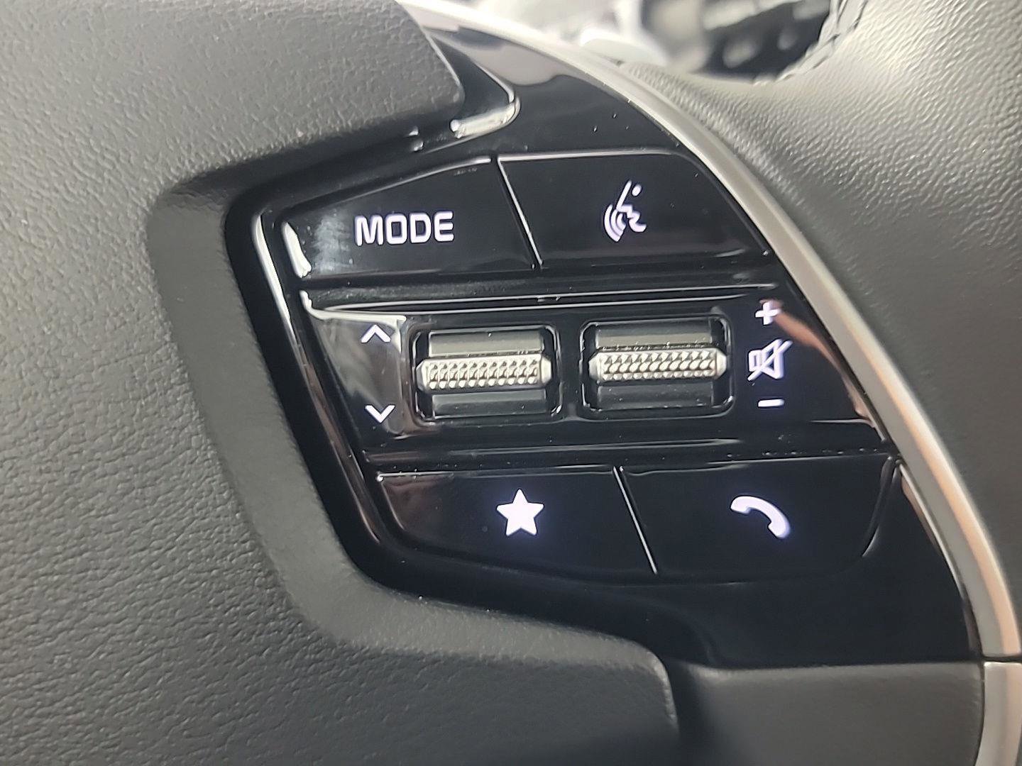 Used 2025 Kia Niro EX image 24