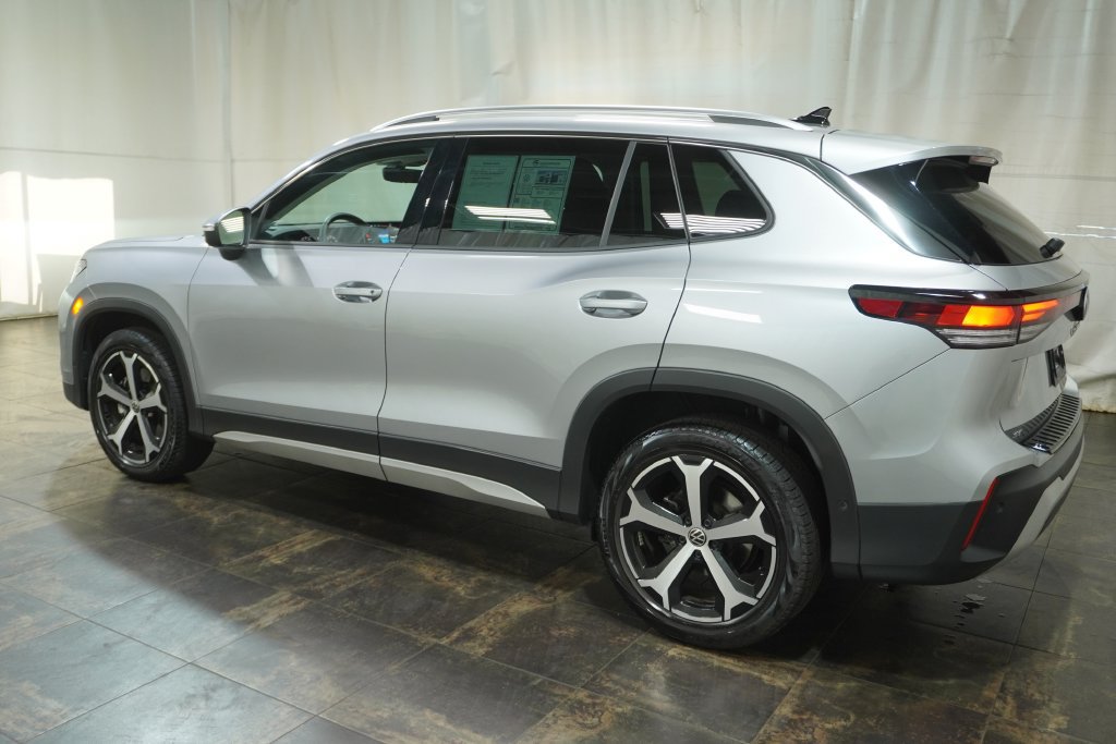 Used 2026 Volkswagen Tiguan SE AWD/4WD image 7