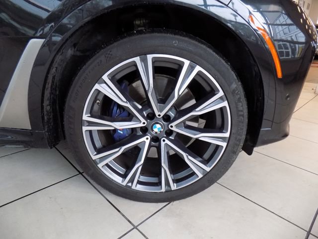 Used 2020 BMW X7 M50i image 8