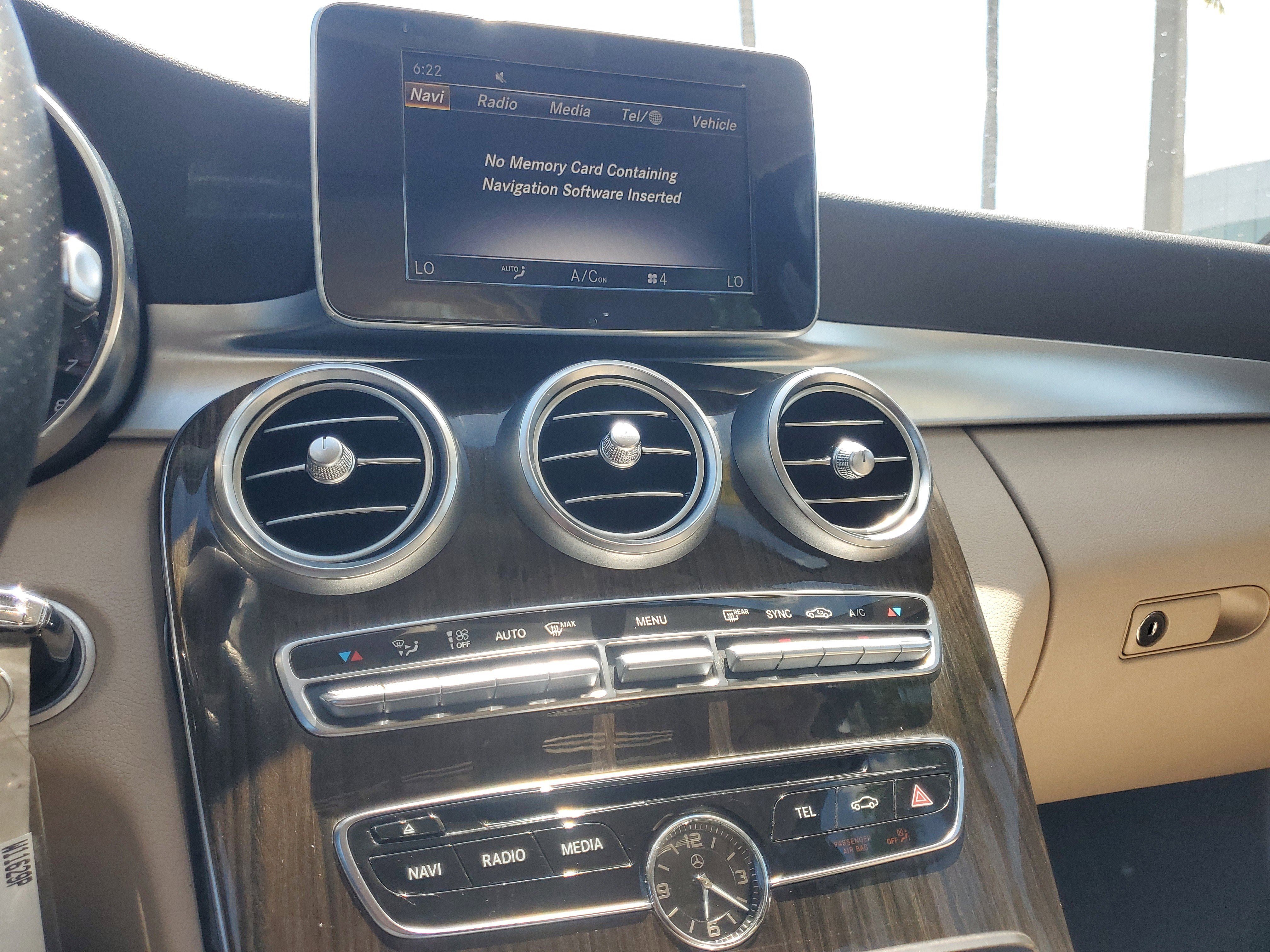 Used 2018 Mercedes-Benz C 300 Sedan w/ Premium Package image 25