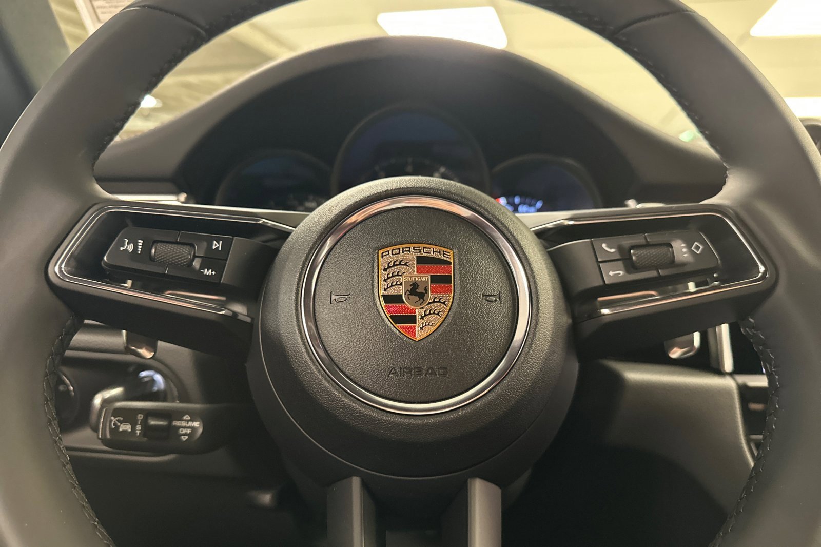 Used 2025 Porsche Macan image 24