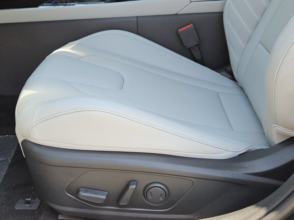 New 2026 Hyundai Elantra Limited FWD image 24