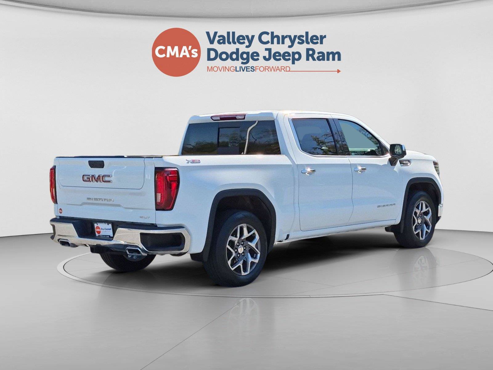 Used 2023 GMC Sierra 1500 SLT w/ SLT Premium Package AWD/4WD image 5