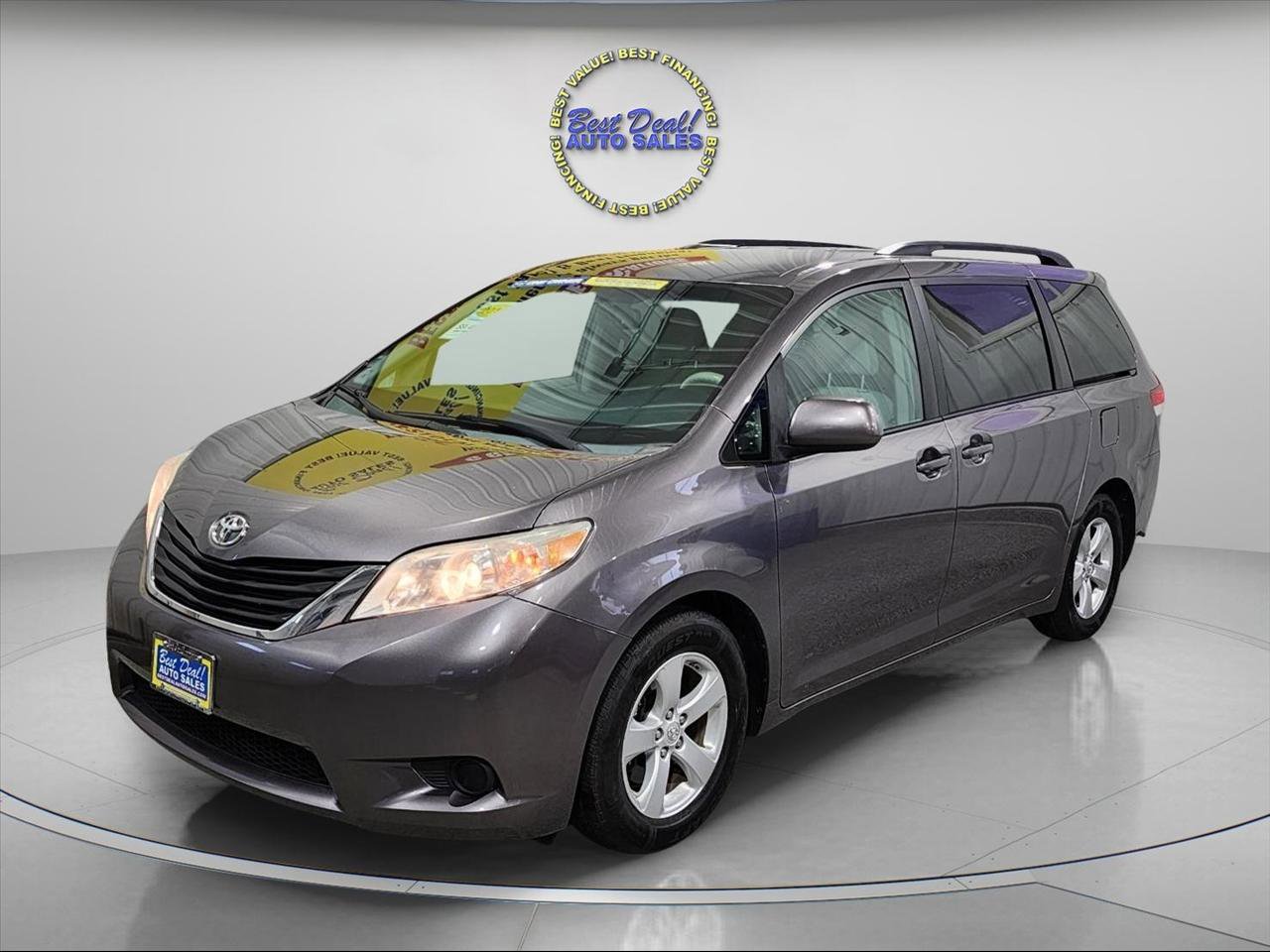 Used 2014 Toyota Sienna LE FWD image 1