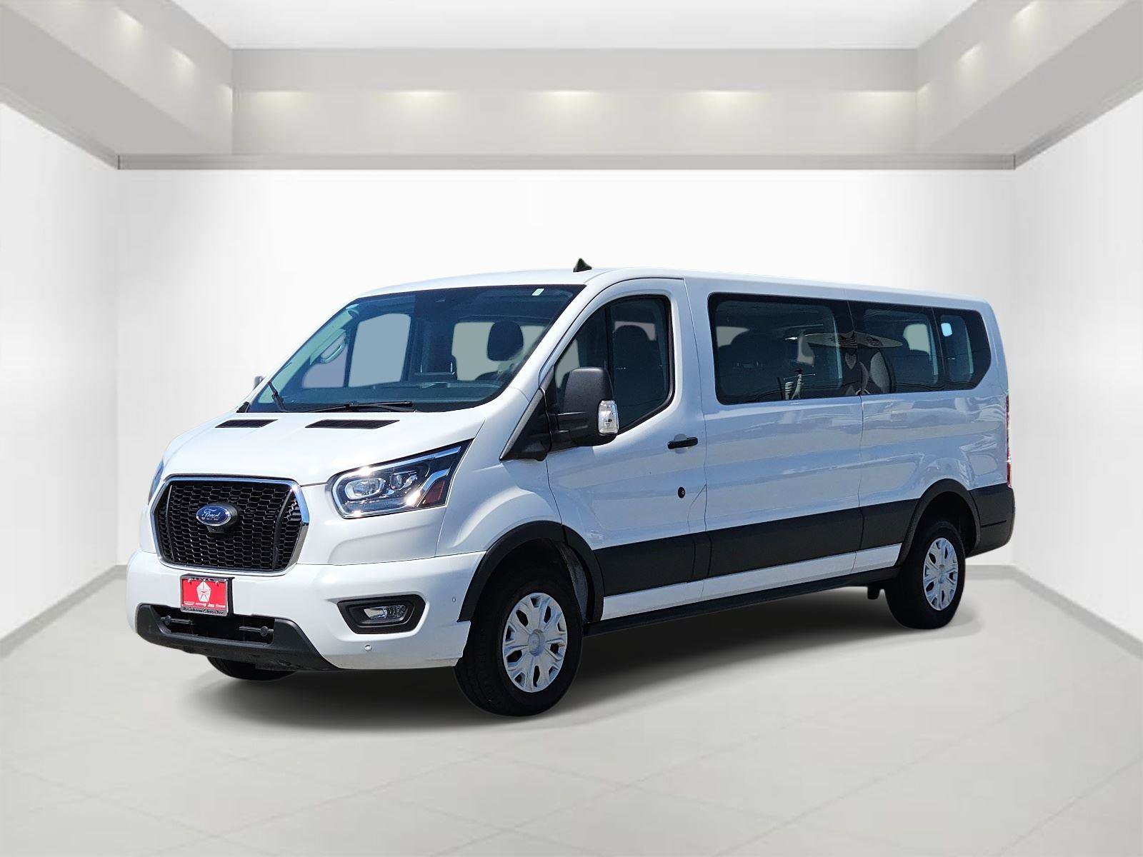 Used 2023 Ford Transit 350 XLT image 3