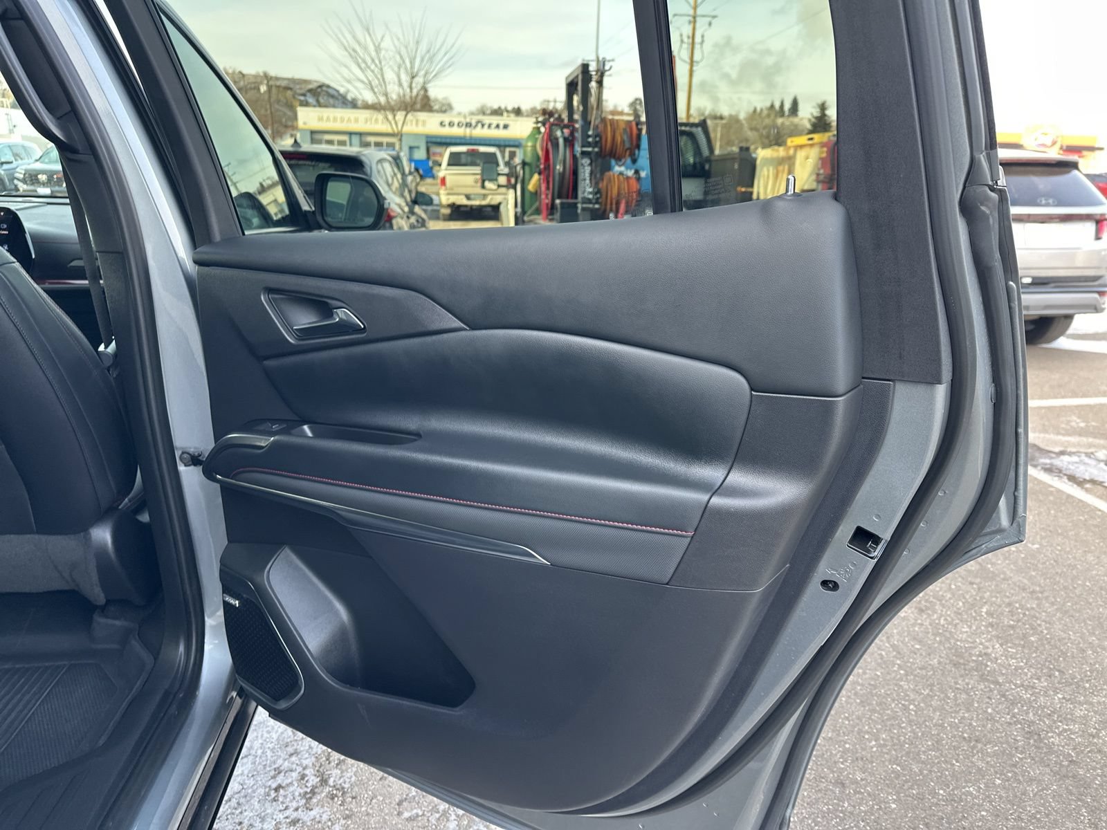Used 2024 Chevrolet Traverse RS AWD/4WD image 40
