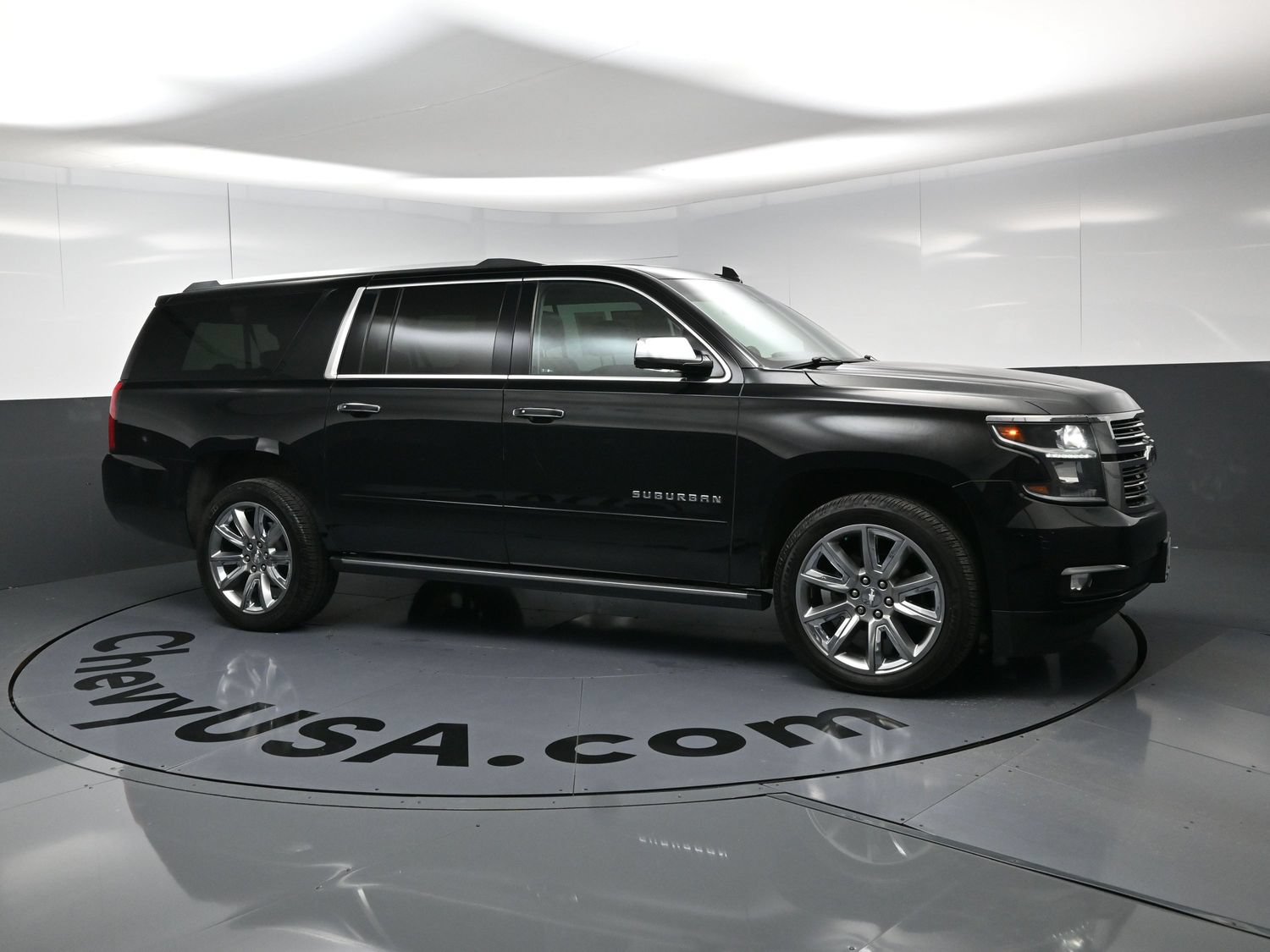 Used 2017 Chevrolet Suburban Premier AWD/4WD image 2