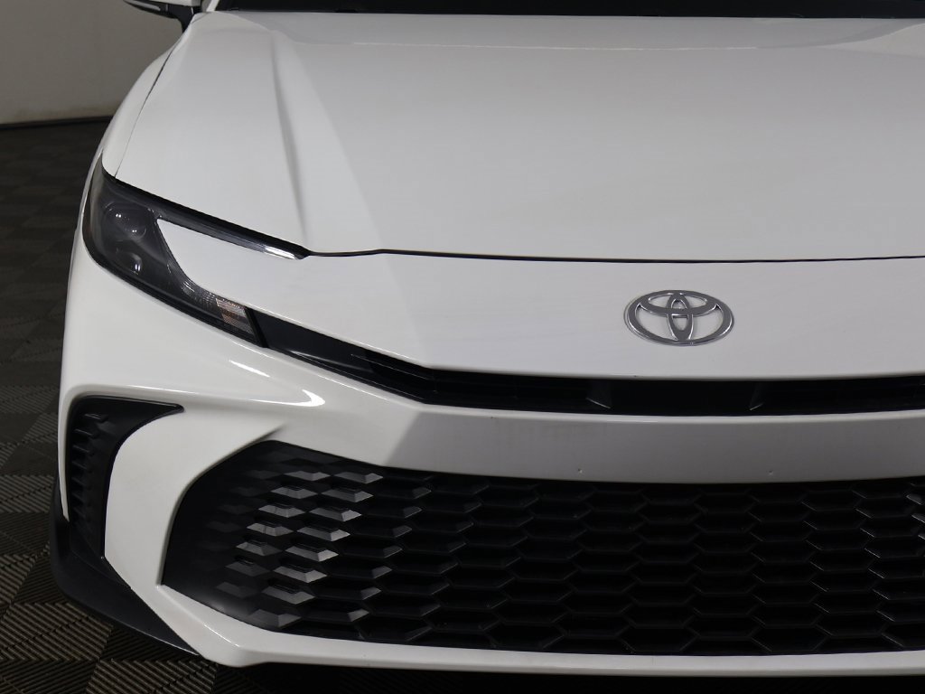 Used 2025 Toyota Camry SE image 11