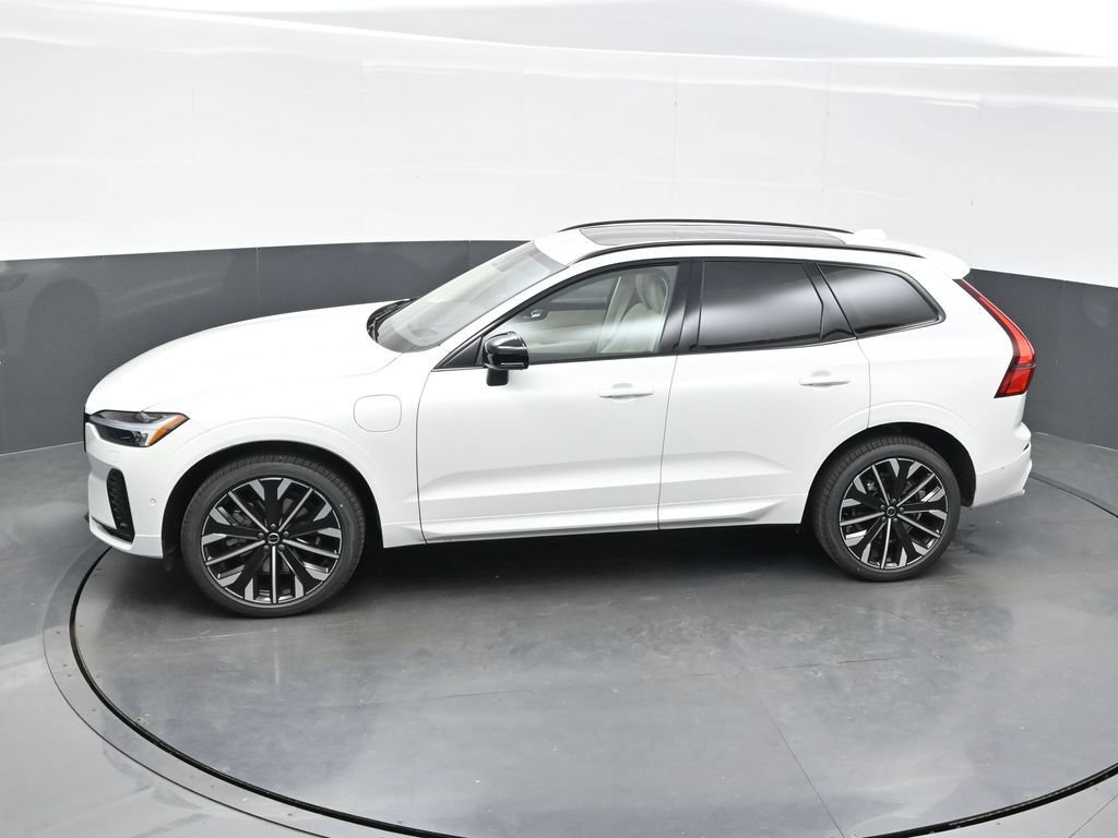 New 2026 Volvo XC60 T8 Ultra w/ Protection Package Premier AWD/4WD image 32
