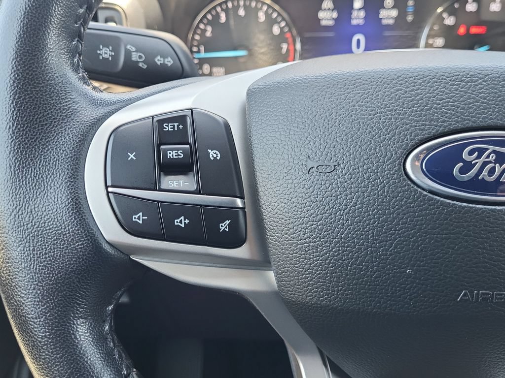 Used 2023 Ford Explorer XLT AWD/4WD image 26