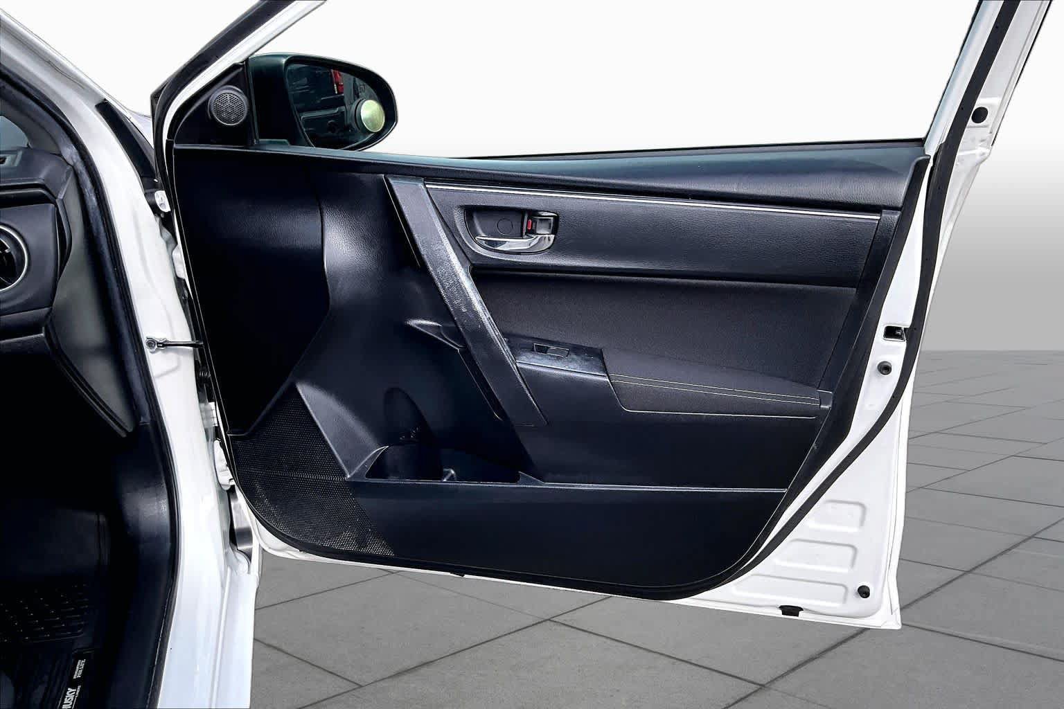 Used 2019 Toyota Corolla LE FWD image 23