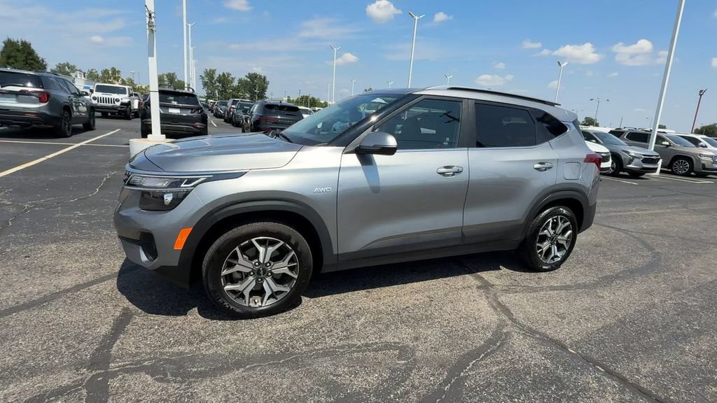 Used 2023 Kia Seltos EX AWD/4WD image 4