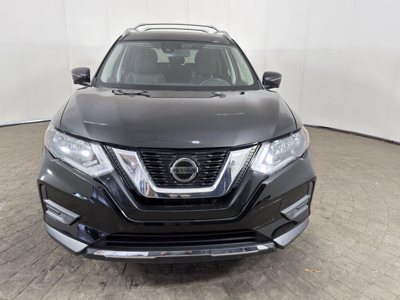 Used 2020 Nissan Rogue SV w/ Premium Package AWD/4WD image 2
