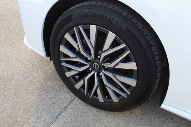 Used 2025 Nissan Altima 2.5 SV image 3