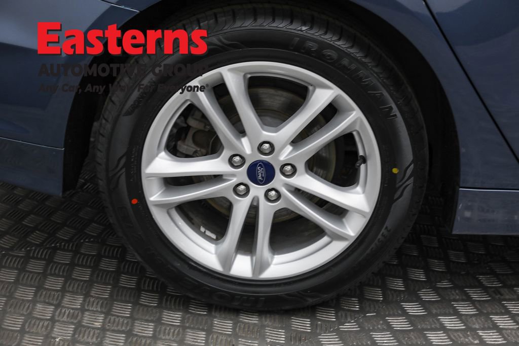 Used 2018 Ford Fusion SE image 30