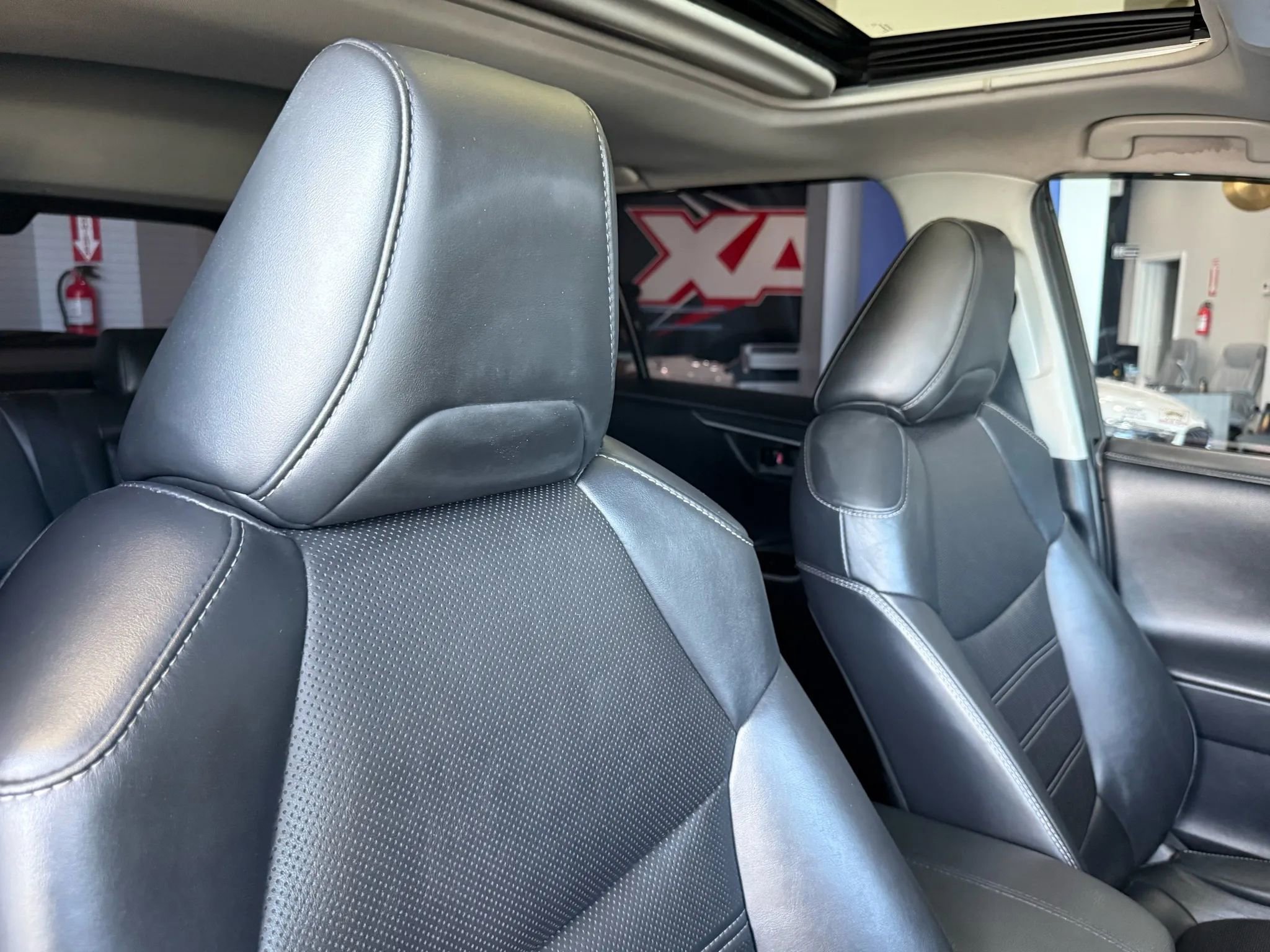 Used 2019 Toyota RAV4 Limited w/ Advanced Technology Package image 27