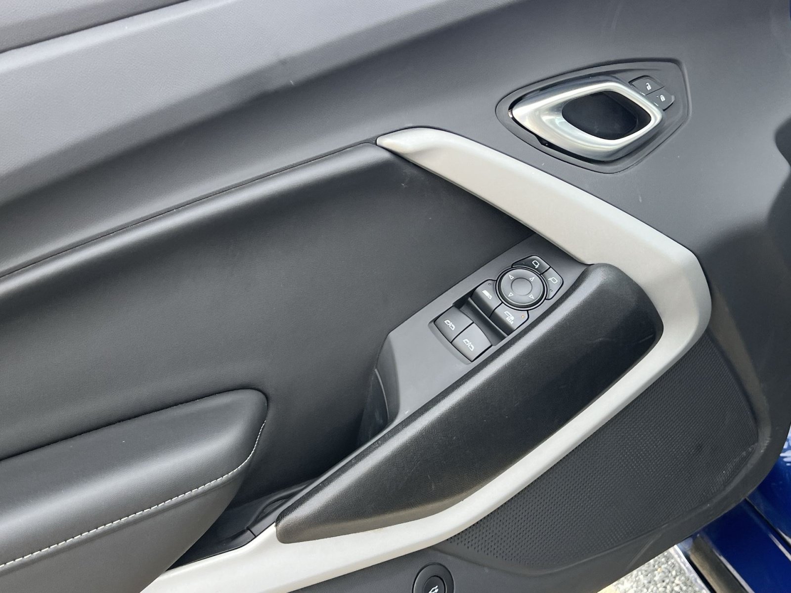 Used 2023 Chevrolet Camaro LT RWD image 15