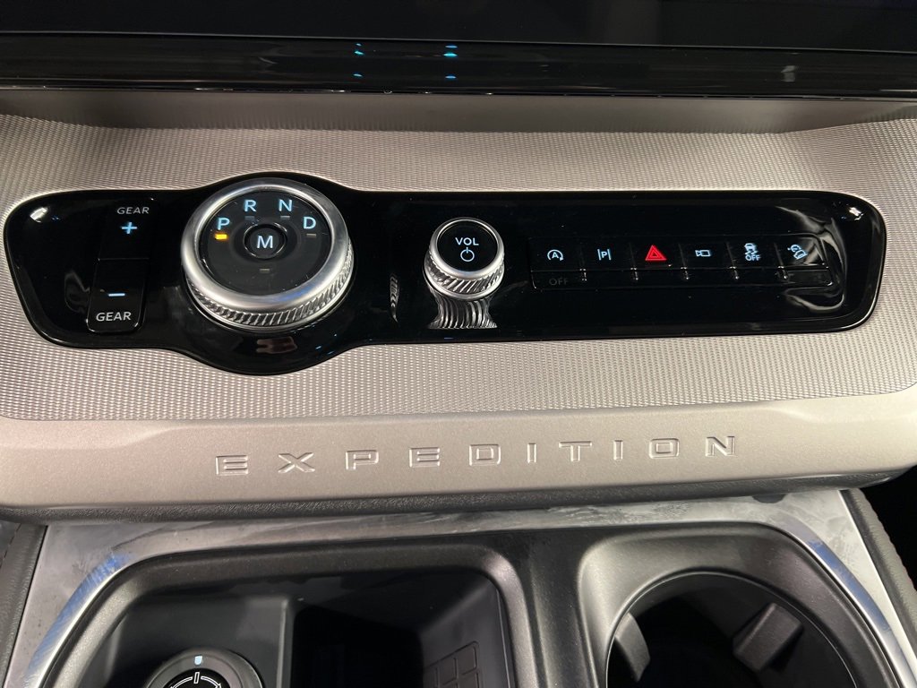 New 2025 Ford Expedition Active image 14