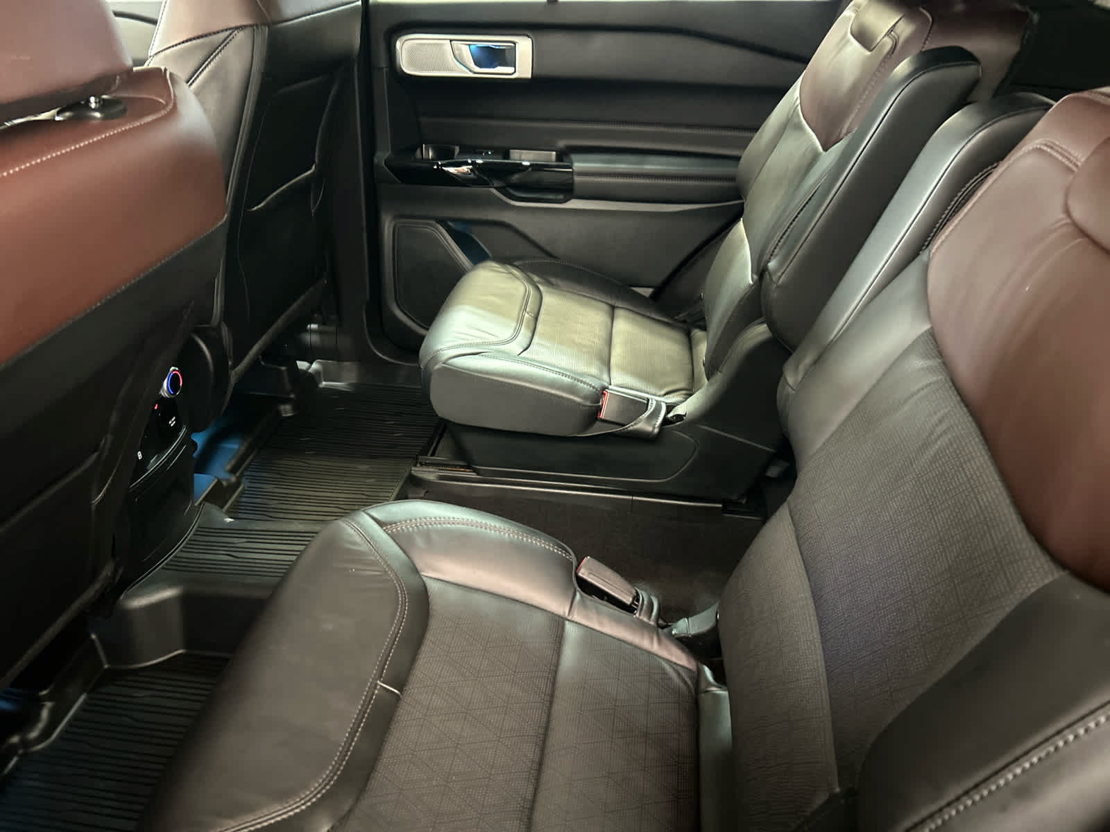Used 2023 Ford Explorer Platinum w/ Technology Package AWD/4WD image 10