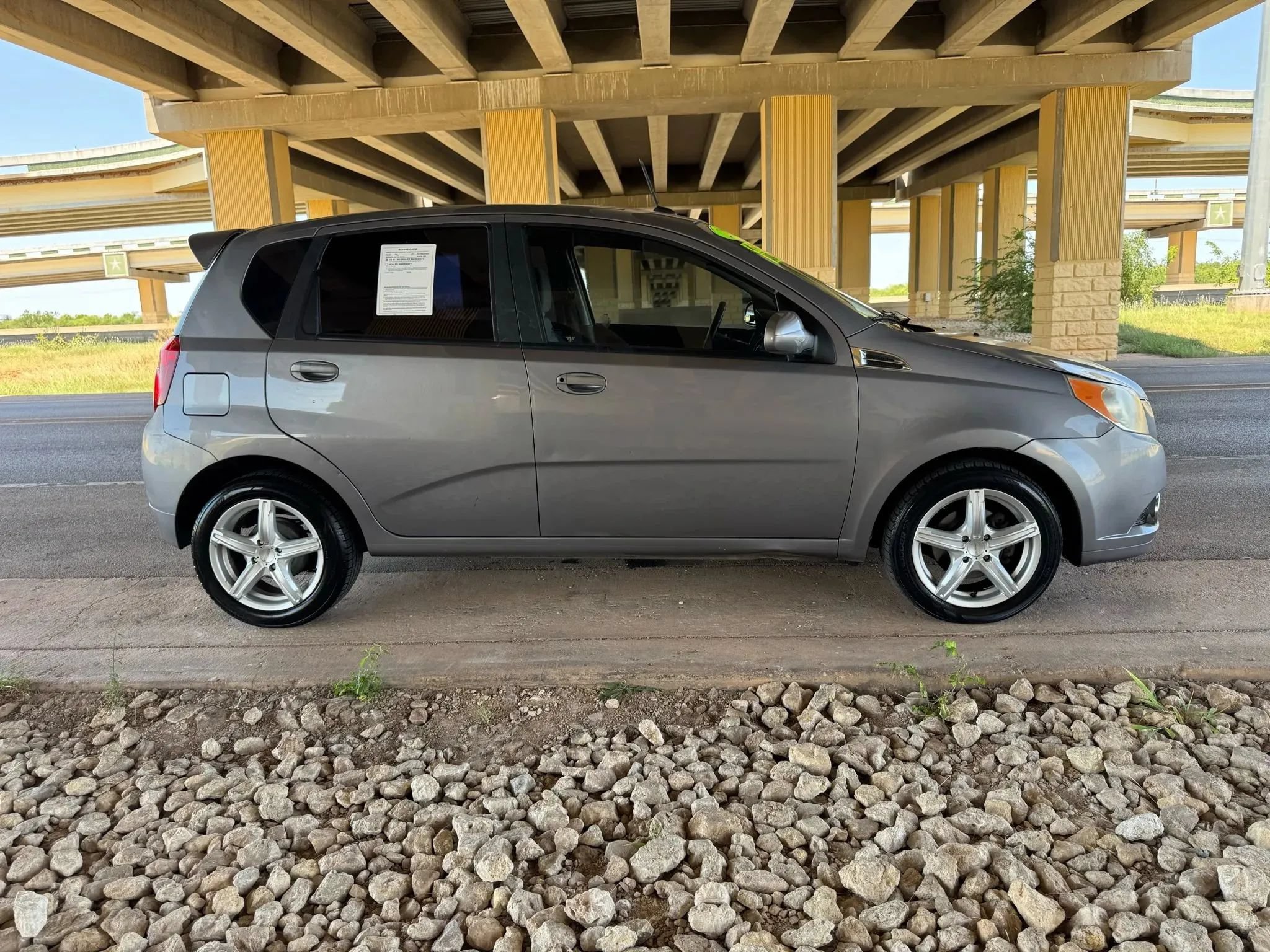 Used 2010 Chevrolet Aveo5 LT FWD image 2