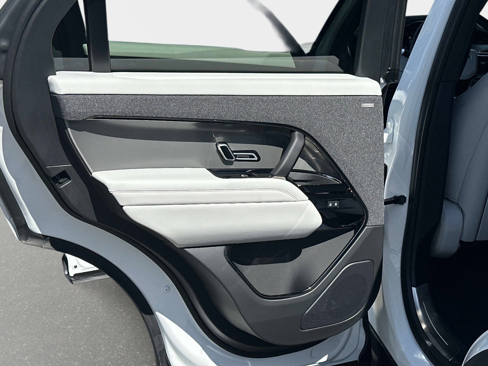 New 2026 Land Rover Range Rover Sport SE image 12