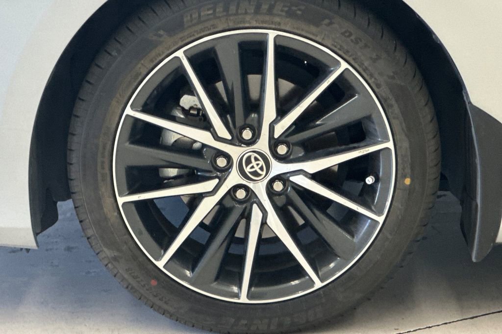 Used 2024 Toyota Camry XLE w/ Navigation Package FWD image 26