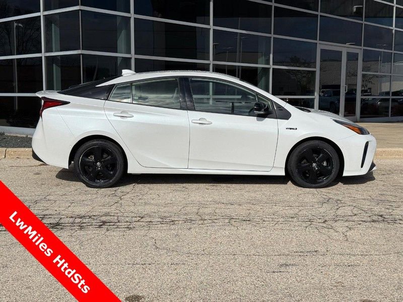 Used 2021 Toyota Prius XLE FWD image 2