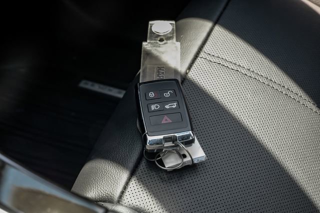 Used 2025 Land Rover Range Rover Velar Dynamic SE AWD/4WD image 63