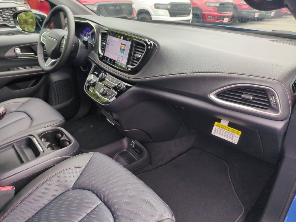 New 2027 Chrysler Pacifica Select FWD image 34