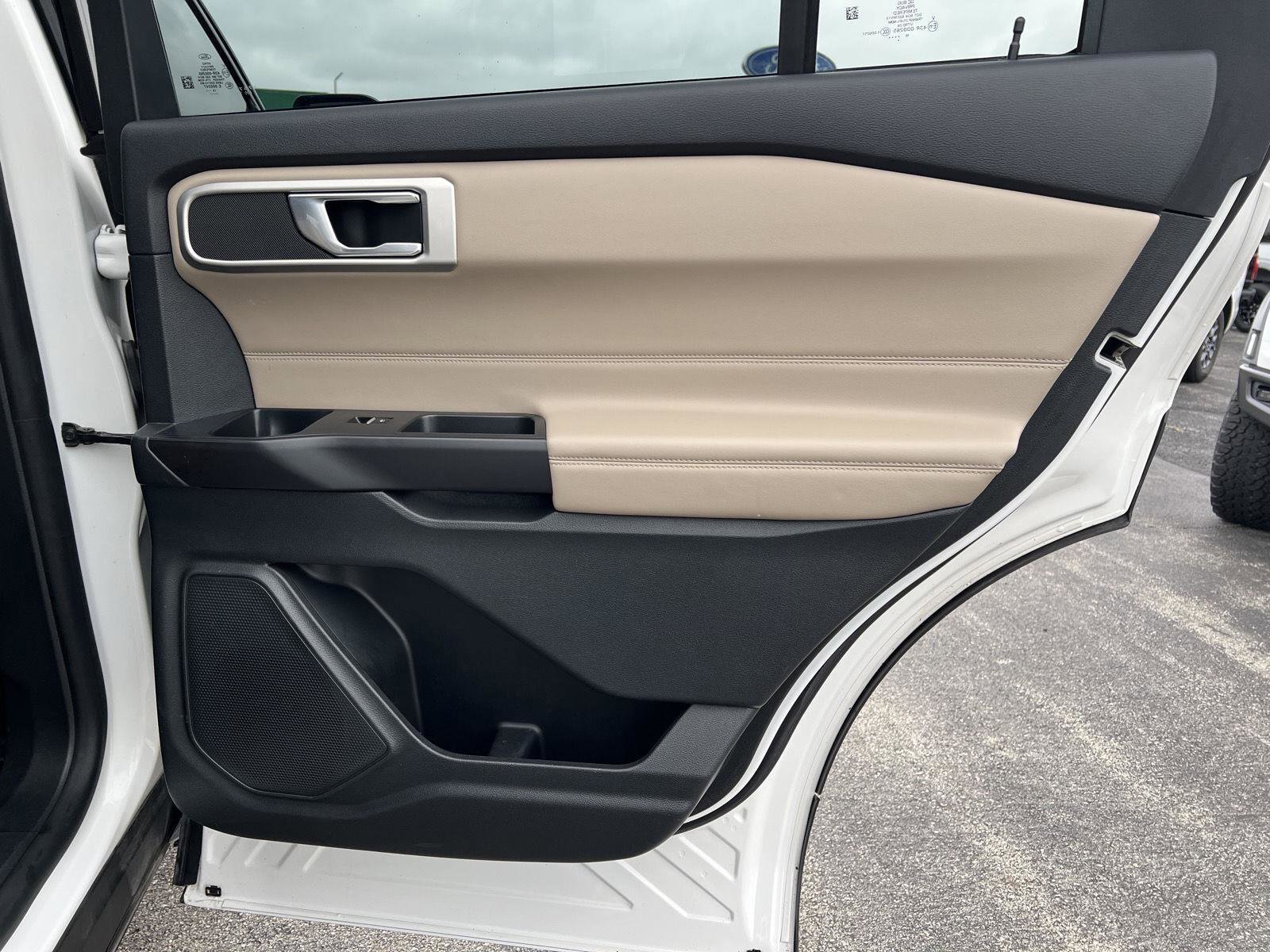 Used 2020 Ford Explorer XLT w/ Equipment Group 202A AWD/4WD image 19