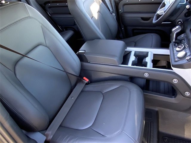 New 2025 Land Rover Defender 130 X-Dynamic SE image 11