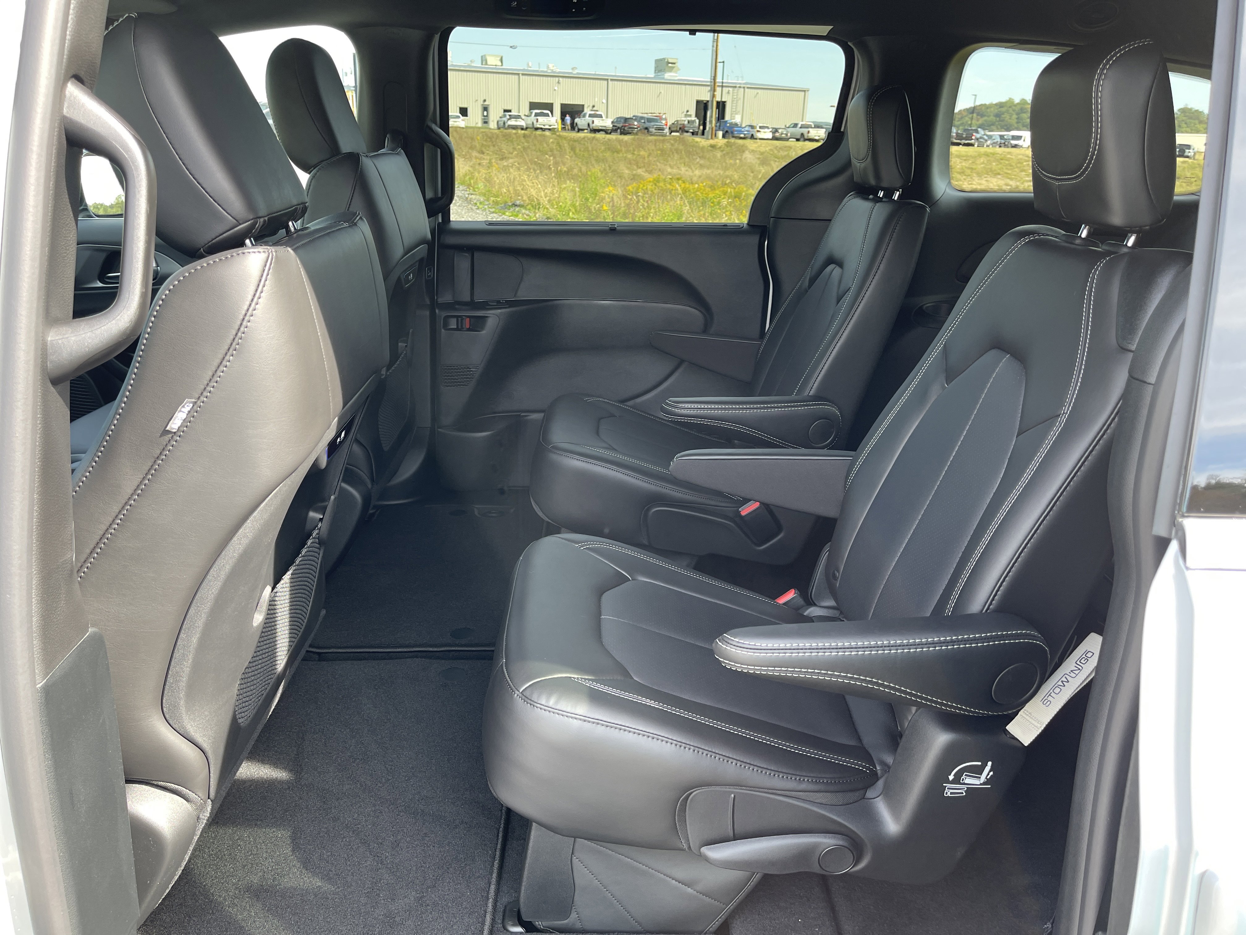 New 2026 Chrysler Pacifica Select image 11