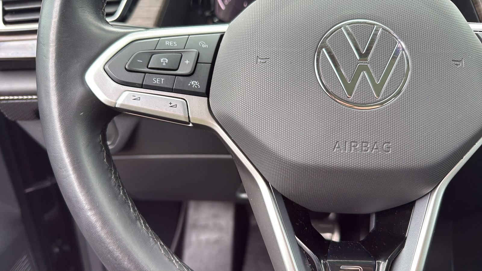 Used 2024 Volkswagen Atlas SEL Premium R-Line AWD/4WD image 16