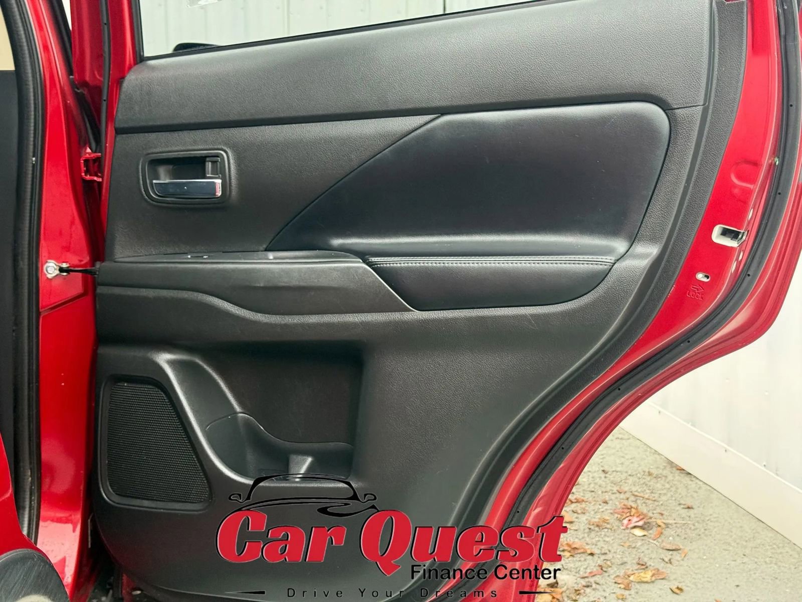 Used 2019 Mitsubishi Outlander SEL AWD/4WD image 16