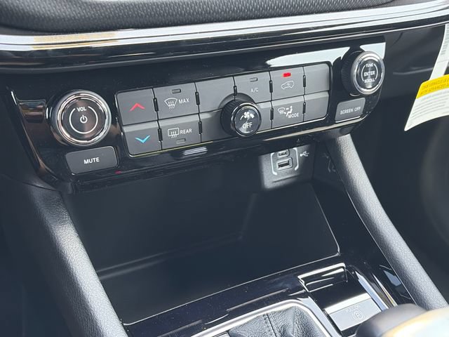 New 2026 Jeep Compass Latitude AWD/4WD image 20