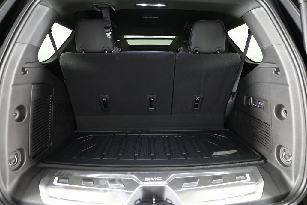 Used 2025 GMC Yukon AT4 Ultimate w/ LPO, Illumination Package AWD/4WD image 13