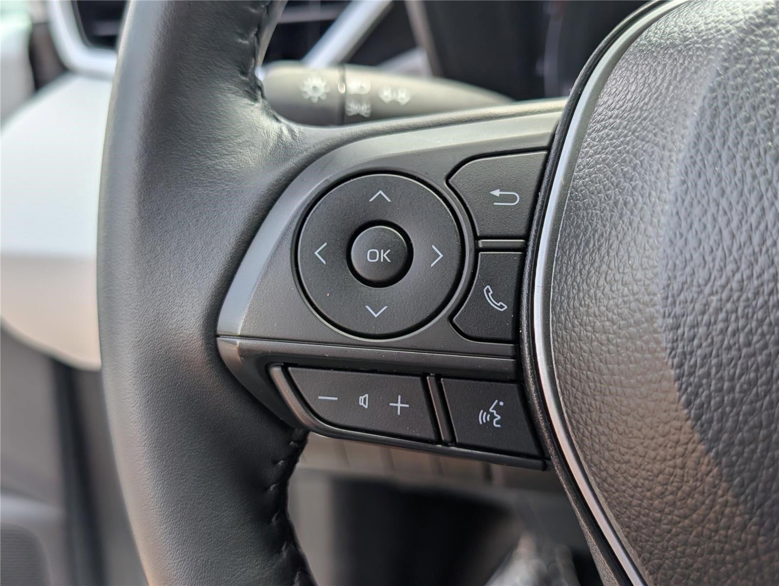Used 2025 Toyota Corolla FX w/ Convenience Package FWD image 18