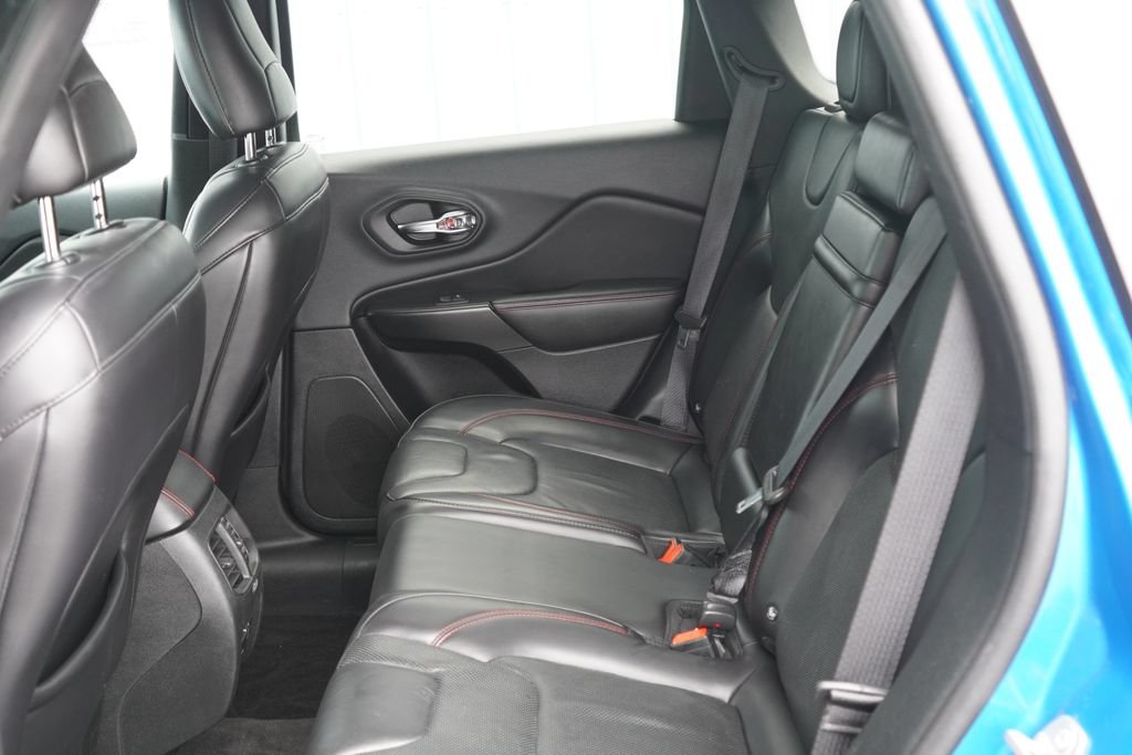 Used 2019 Jeep Cherokee Trailhawk AWD/4WD image 27