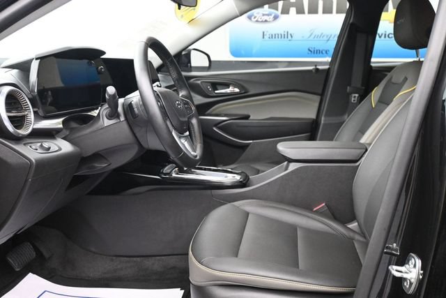 Used 2025 Chevrolet Trax ACTIV w/ Driver Confidence Package FWD image 11