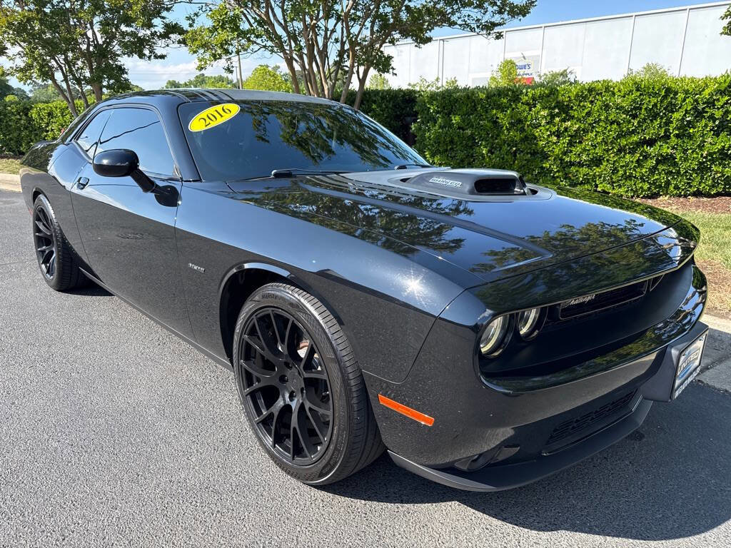 Used 2016 Dodge Challenger R/T Plus RWD image 1