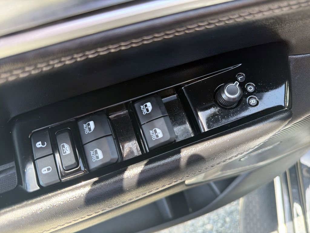 Used 2023 Jeep Wagoneer Series III w/ Rear Seat Video Group 1 AWD/4WD image 15