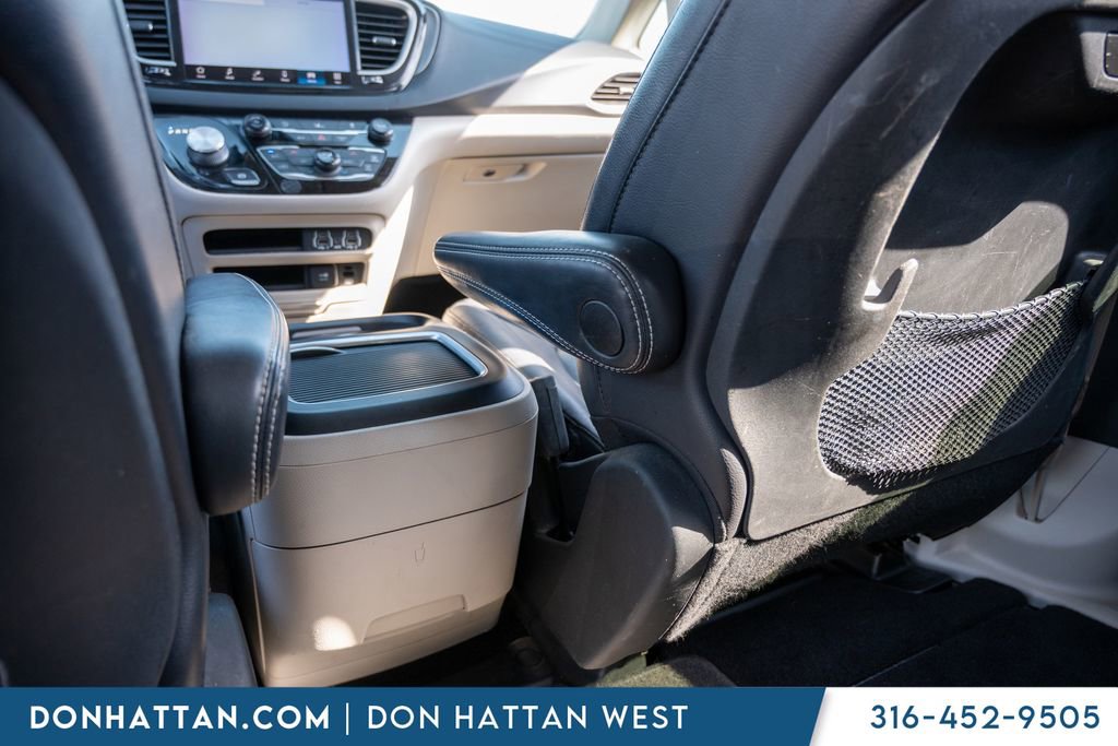 Used 2022 Chrysler Pacifica Touring-L image 22