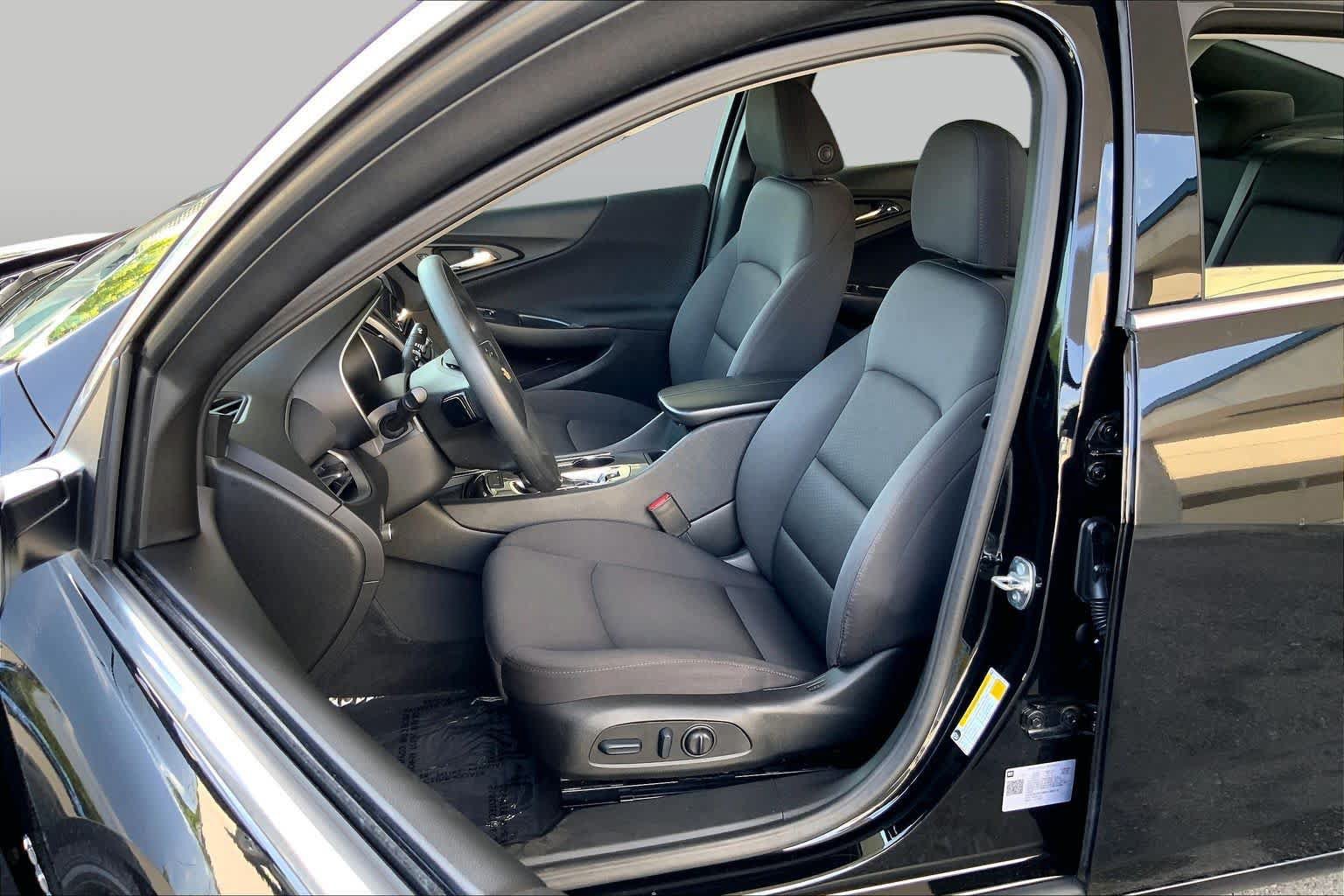 Used 2025 Chevrolet Malibu LT FWD image 8