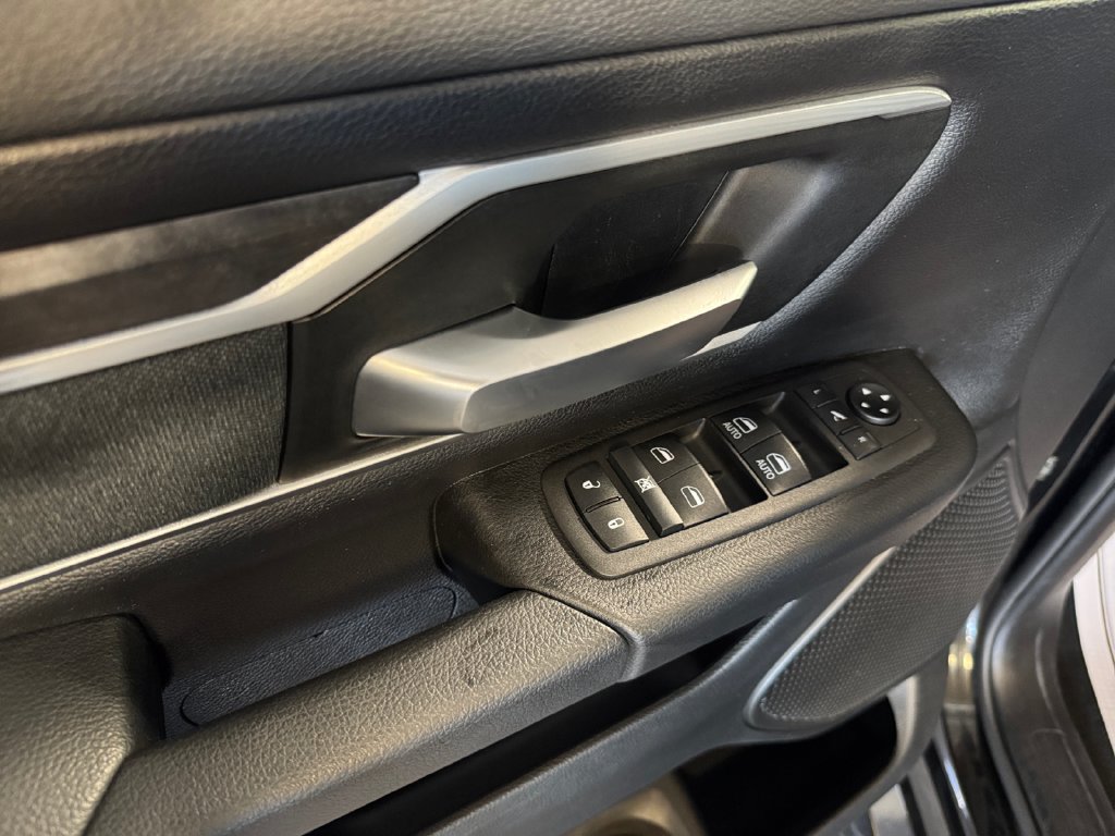 Used 2022 RAM 1500 Big Horn AWD/4WD image 14