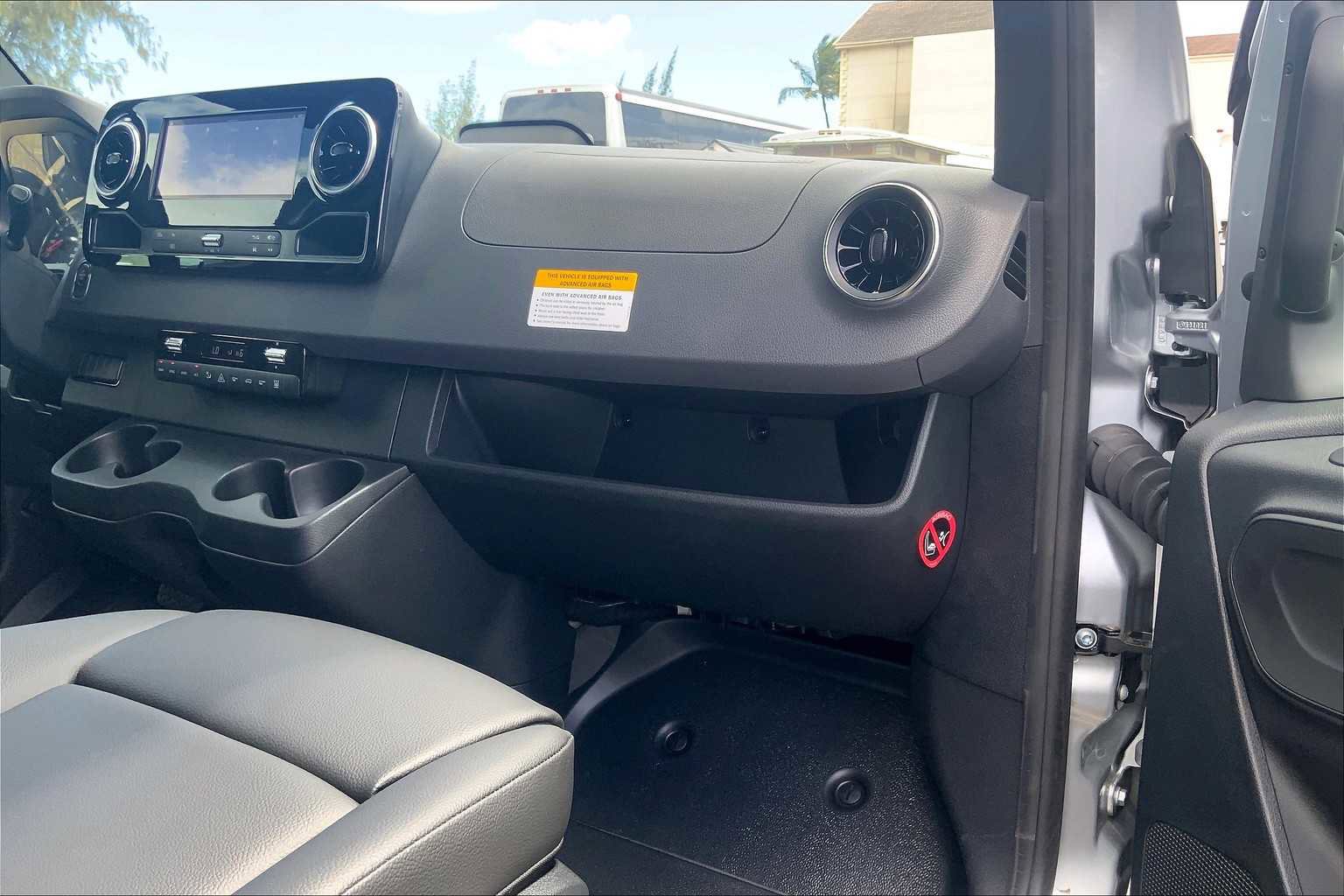 Used 2025 Mercedes-Benz Sprinter 2500 image 25