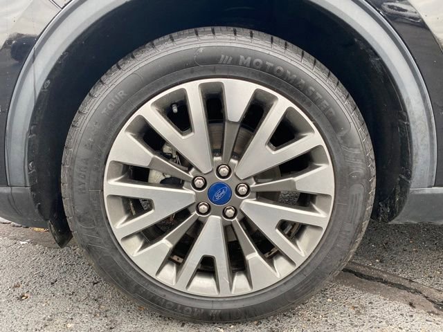 Used 2020 Ford Escape Titanium image 23