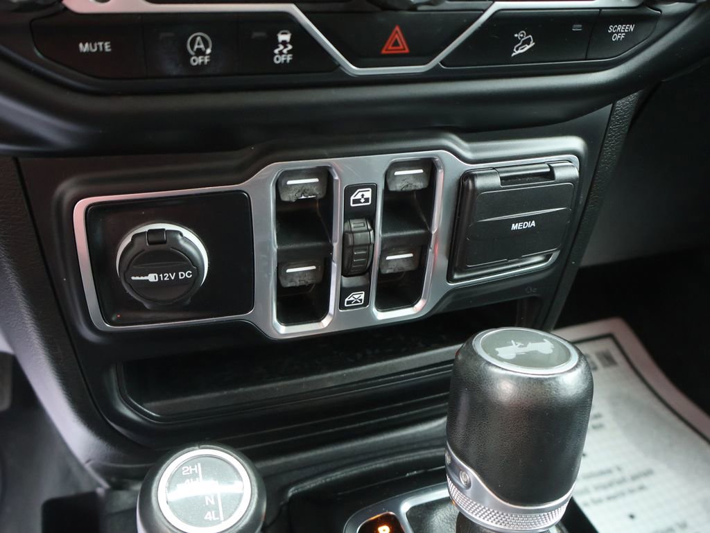 Used 2020 Jeep Wrangler Unlimited Sahara AWD/4WD image 35