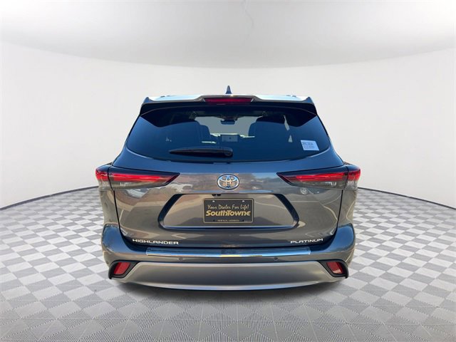 Used 2024 Toyota Highlander Platinum image 6