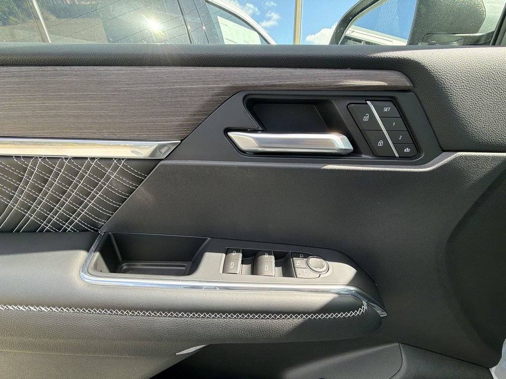 New 2026 GMC Acadia Denali w/ Super Cruise Package FWD image 29