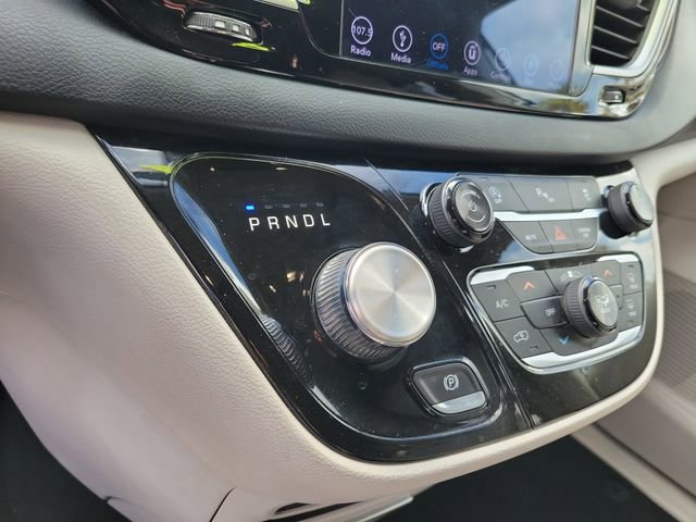 Used 2018 Chrysler Pacifica Touring-L image 22